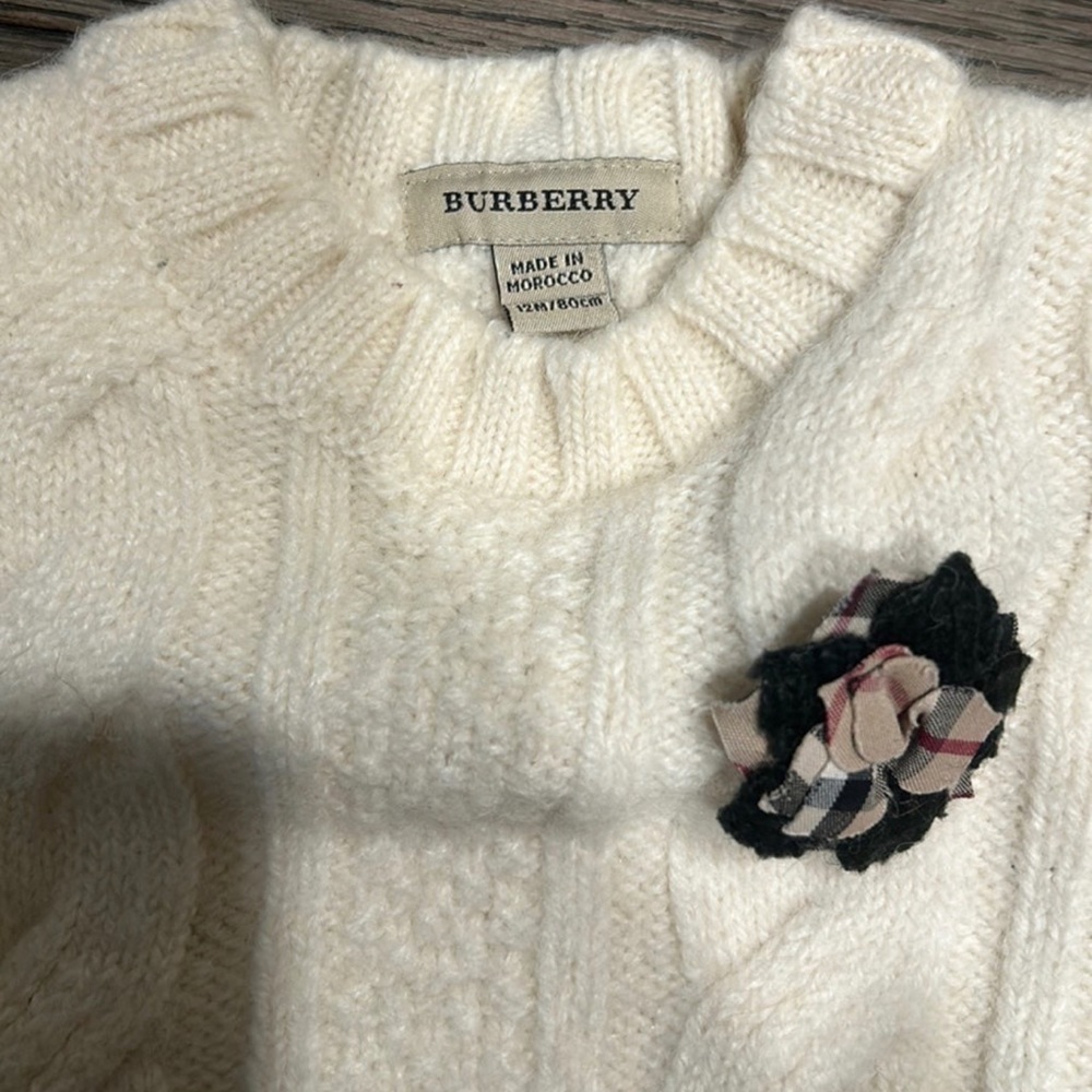 Burberry knit sweater top - Picture 3 of 3